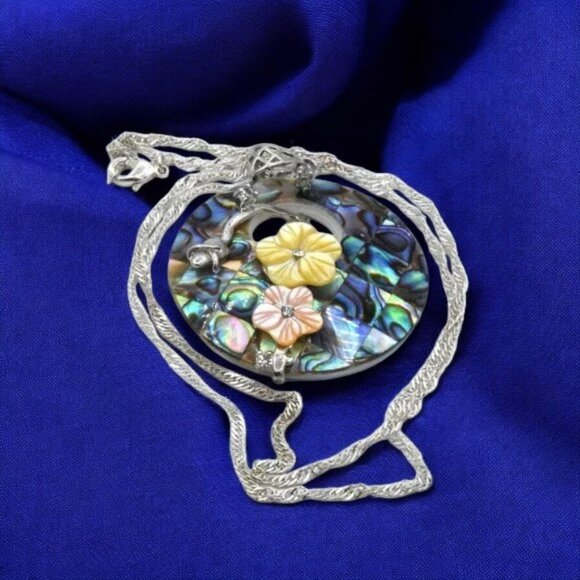 Lee Sands Mixed Media Abalone Mother of Pearl Offset Circle Pendant Floral 20" - Picture 5 of 6